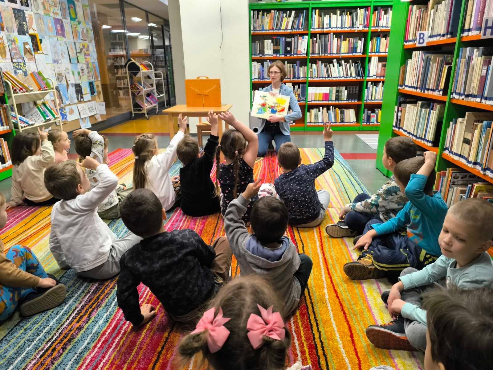 A könyvtárban járt a Méhecske csoport 2025. 10. 22.